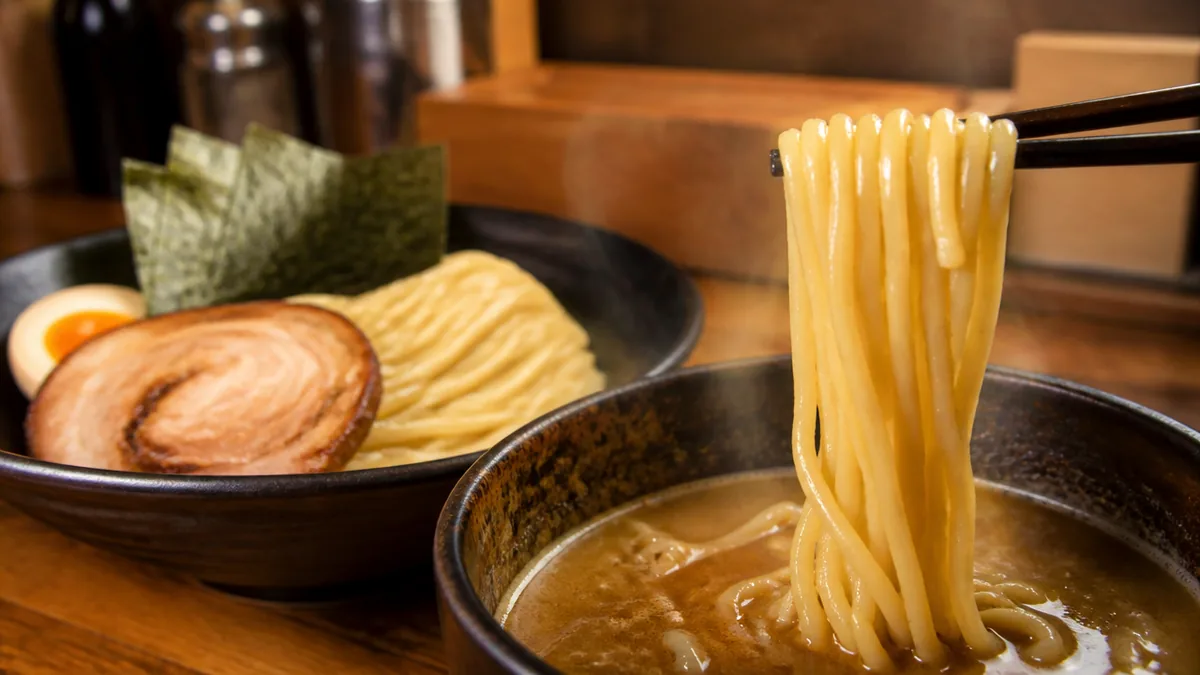 フジヤマ55 福岡天神店が博多っ子を虜にした｜名古屋つけ麺の実力とシメのチーズリゾットの衝撃のアイキャッチ画像