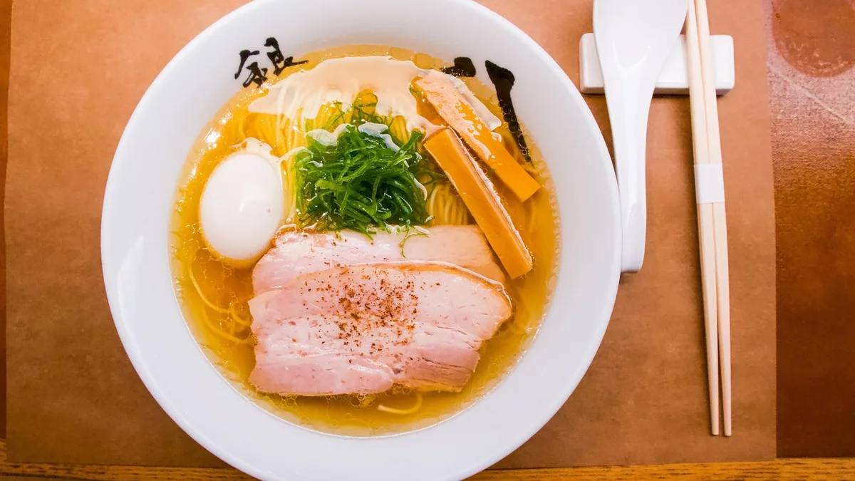 日の出らーめん 名駅西口分店の濃厚つけ麺を解剖する|スープ・麺・具材の三位一体の解説画像