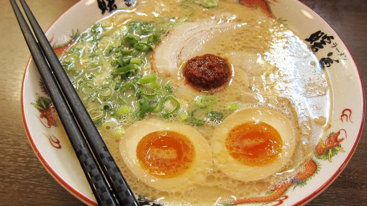 らーめん本郷亭 名駅店のランチ食べ放題はなぜ続くのか?|コスパ戦略の裏側の解説画像