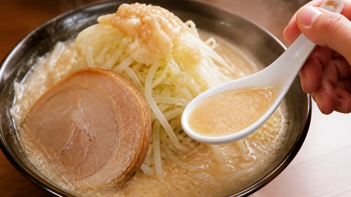 バリ男のラーメンと本家二郎・他インスパイアを徹底比較｜数字で見る決定的な違いの解説画像