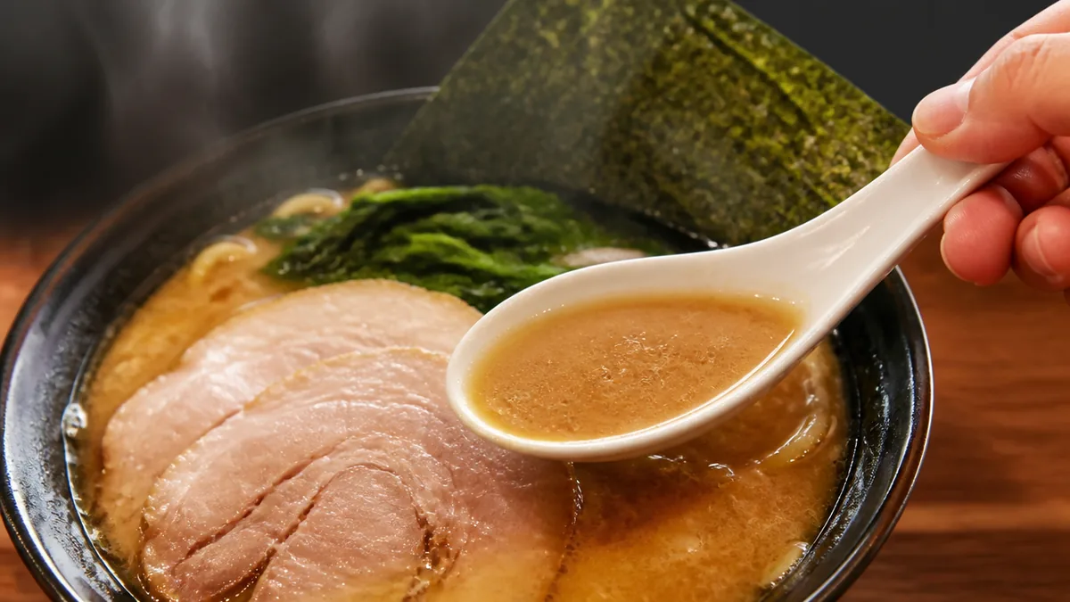 我道家が大阪で再現する「呼び戻し」スープ|豚骨醤油の真髄の解説画像