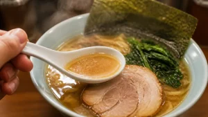 どんとこい家は家系ラーメンなのに吉村家の系譜じゃない｜朝4時開店の独学キラーを徹底解剖のアイキャッチ画像
