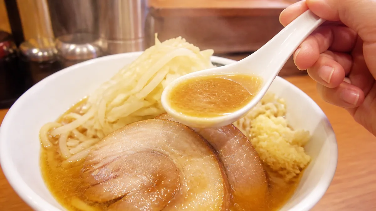 ラーメン豚山の「コール」完全ガイド｜初心者が恥をかかないための注文術の解説画像