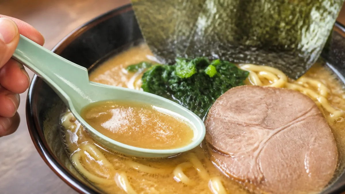 六角家ラーメンはなぜ伝説になったのか｜家系御三家の破産・復活・系譜を完全解説のアイキャッチ画像