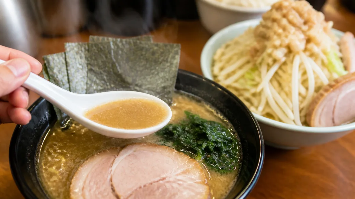 盛りとトッピング──ライスか野菜マシかの解説画像